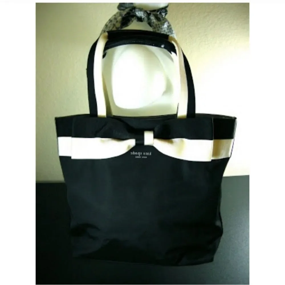 𝅺KATE SPADE BARROW STREET ANABEL BLACK WITH IVORY TRIM DIAPER BAG